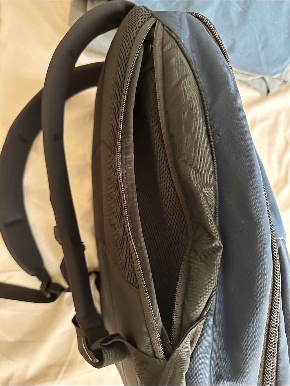 Tom Bihn Synik 30 in Navy + 2 TB packing cubes & 3D Clear Organizer in NW Sky - Picture 7 of 8